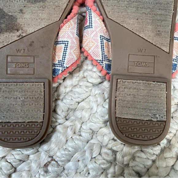 Toms Viv Geometric Sandals slides size 7 - Picture 6 of 6